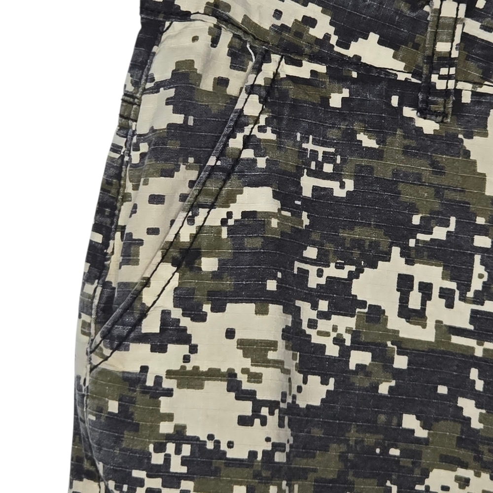 Boohoo MAN Men Relaxed Toggle Hem Pixilated Modal Green Camo Cargo Pants Size 26 - Picture 4 of 11